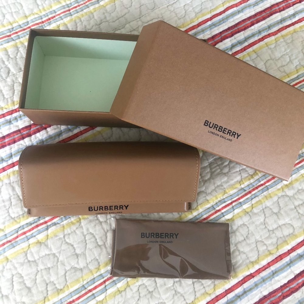 burberry eyeglass case
